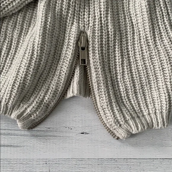 Gray Cropped Sweater with Zippers Size L - Picture 4 of 6
